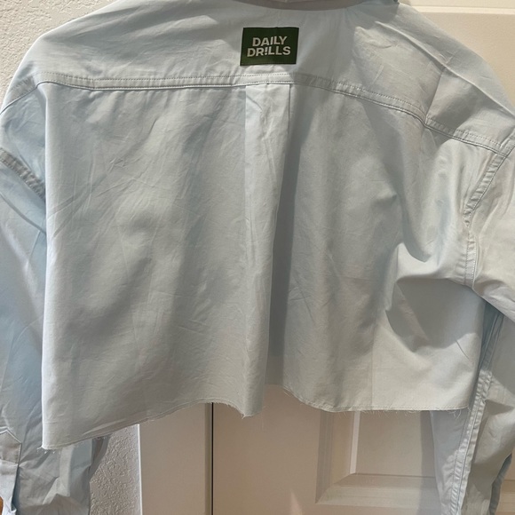 Home / SHOP ALL / Ultra Cropped Poplin Button Down
ULTRA CROPPED POPLIN - Picture 3 of 4